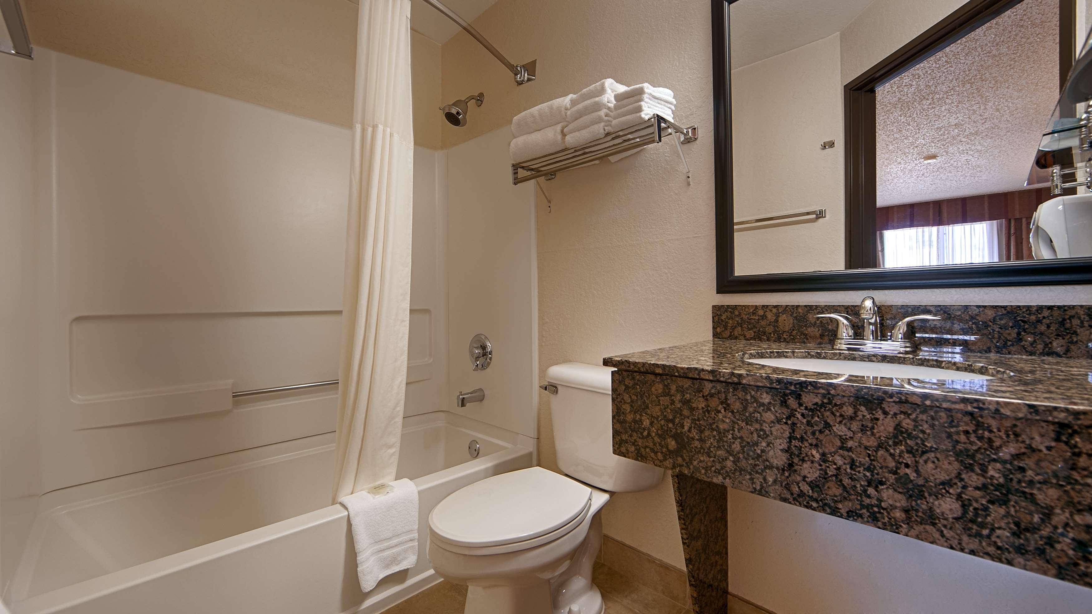 Best Western Alpenglo Lodge Winter Park Bilik gambar